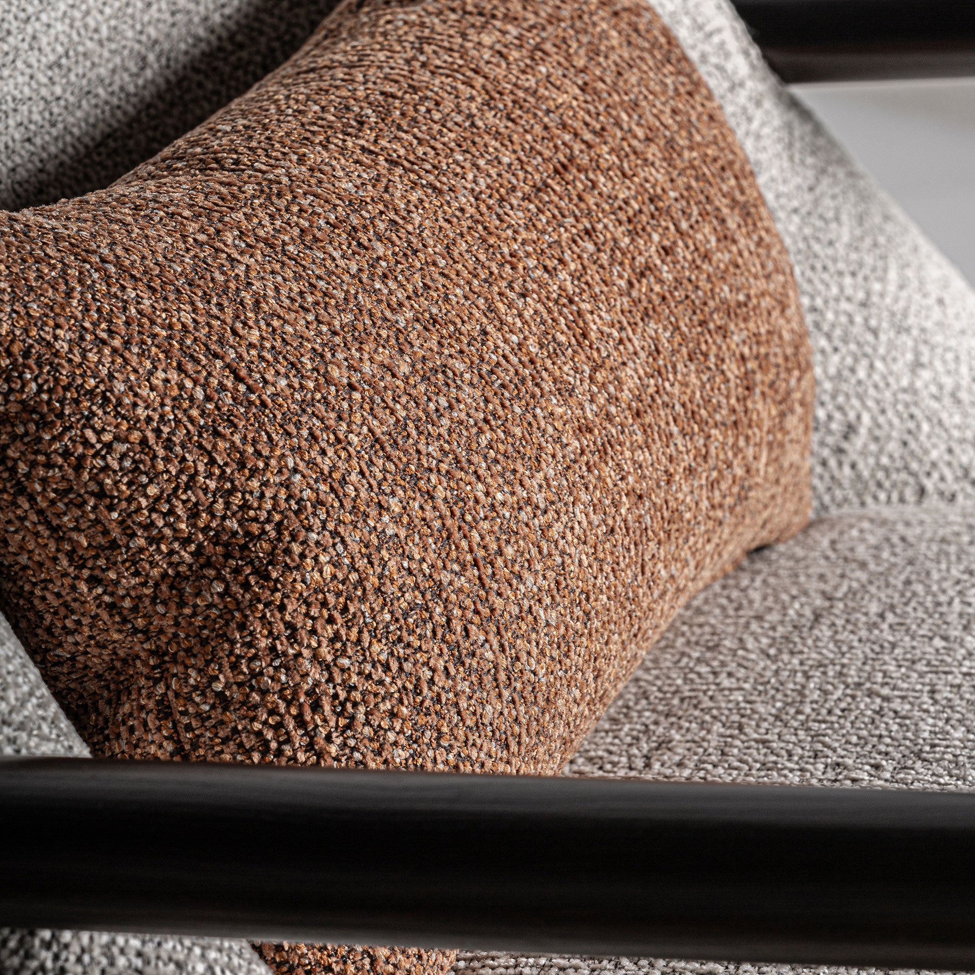 HERZELE ARMCHAIR